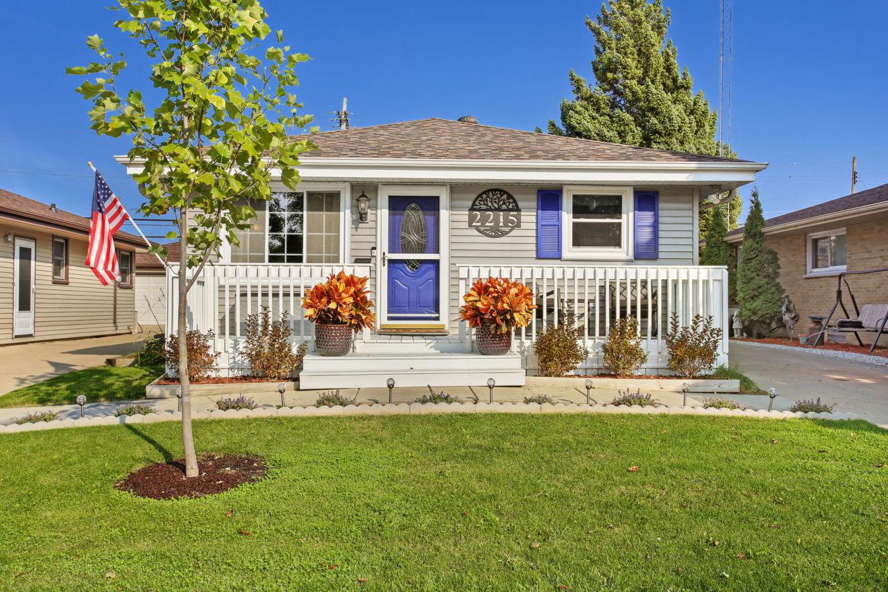 2215 Hamilton Ave., Racine, WI 53403