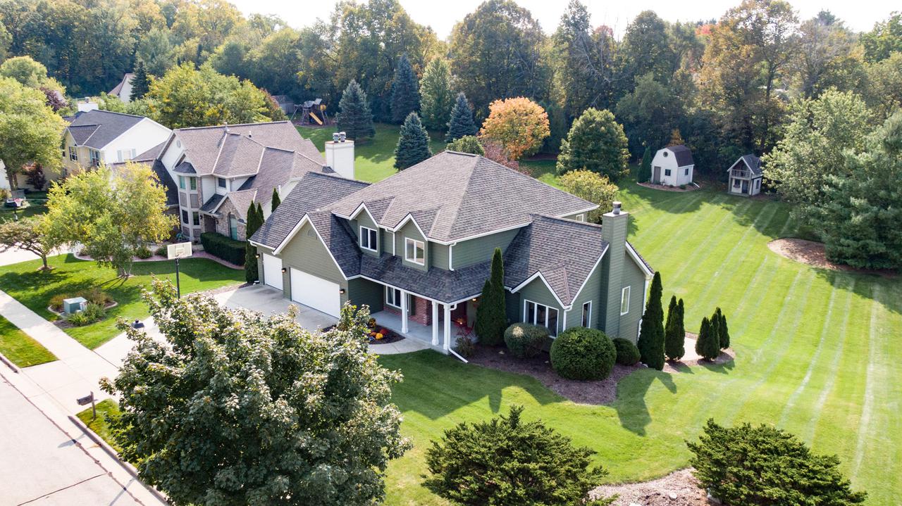 423 Deerwood Ct., Grafton, WI 53024