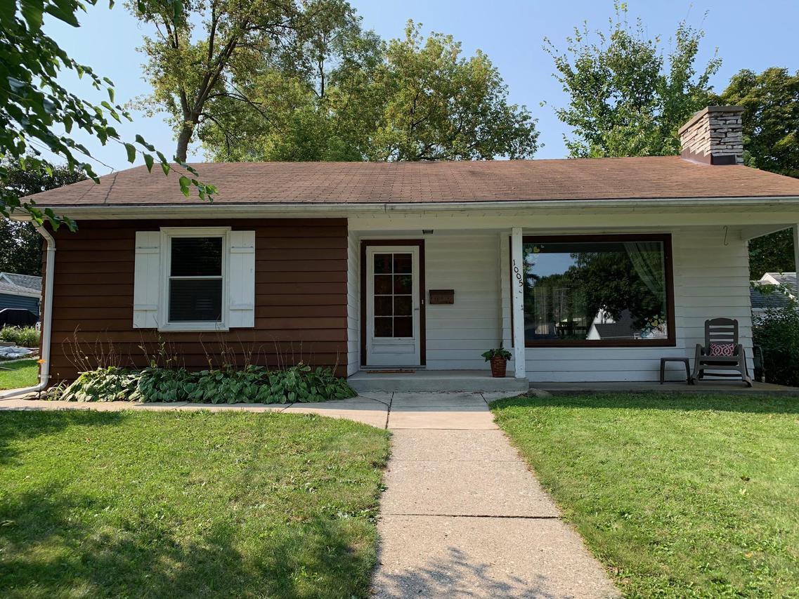 1005 E Racine Ave, Waukesha, WI 53186