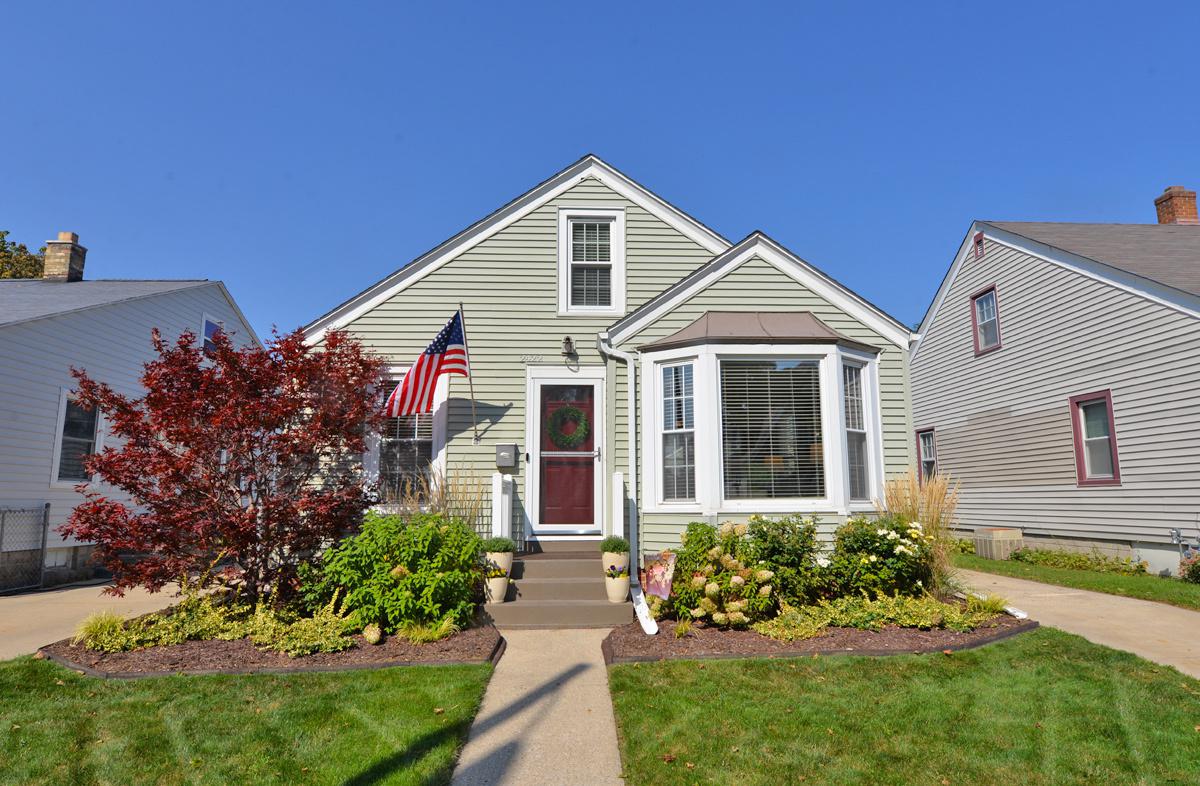 2422 Olive St, Racine, WI 53403