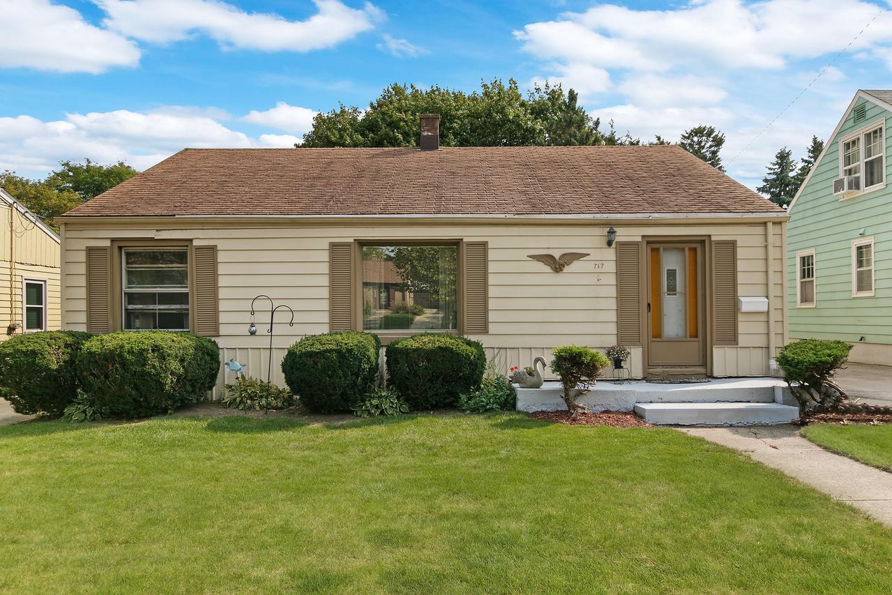 717 Illinois St, Racine, WI 53405
