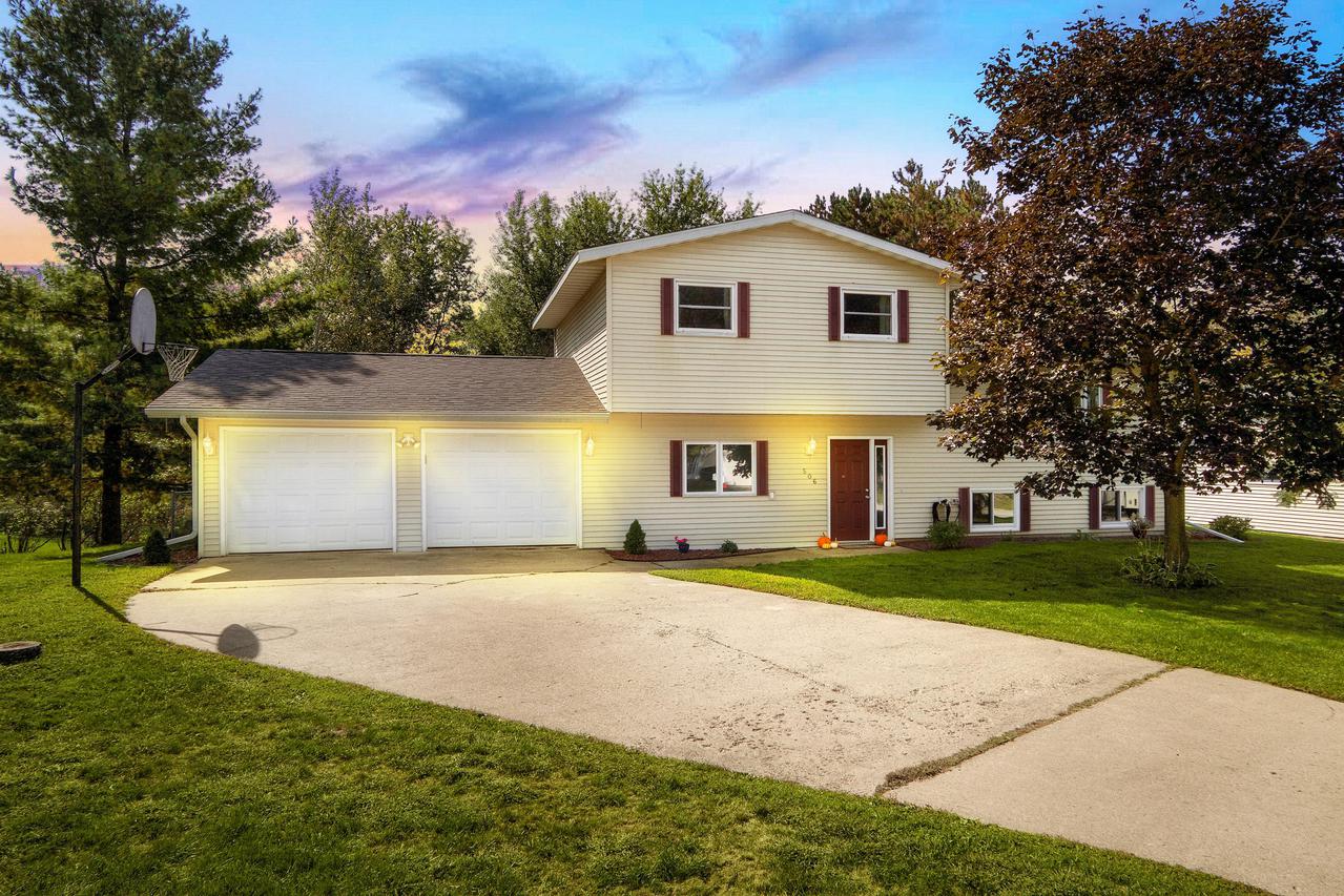 506 Evergreen Dr., Holmen, WI 54636