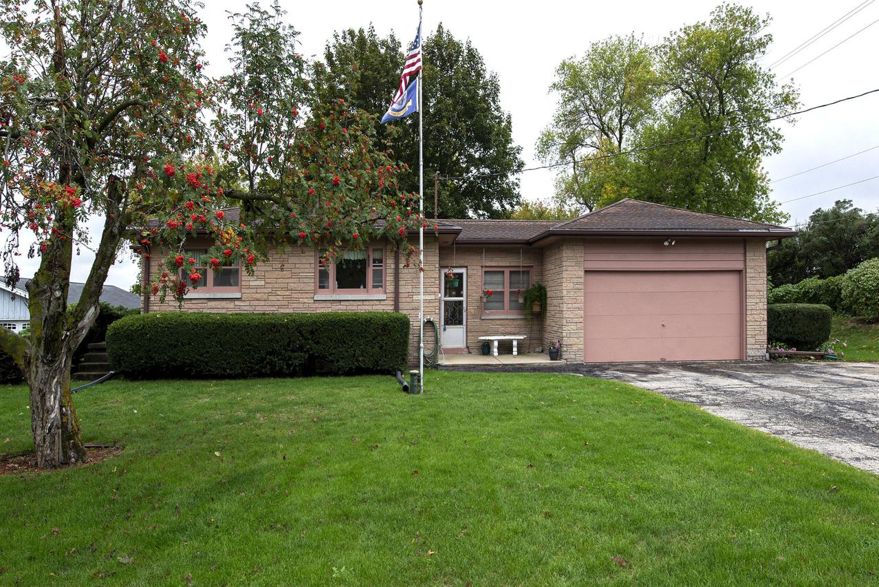 2423 Sunkist Ave., Waukesha, WI 53188