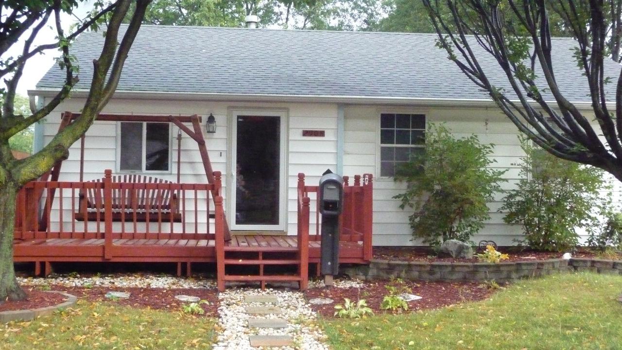 2908 Carpenter Ave, Racine, WI 53403