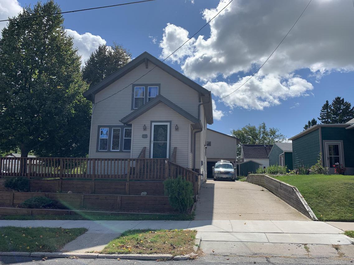 1217 Grand Ave., Manitowoc, WI 54220