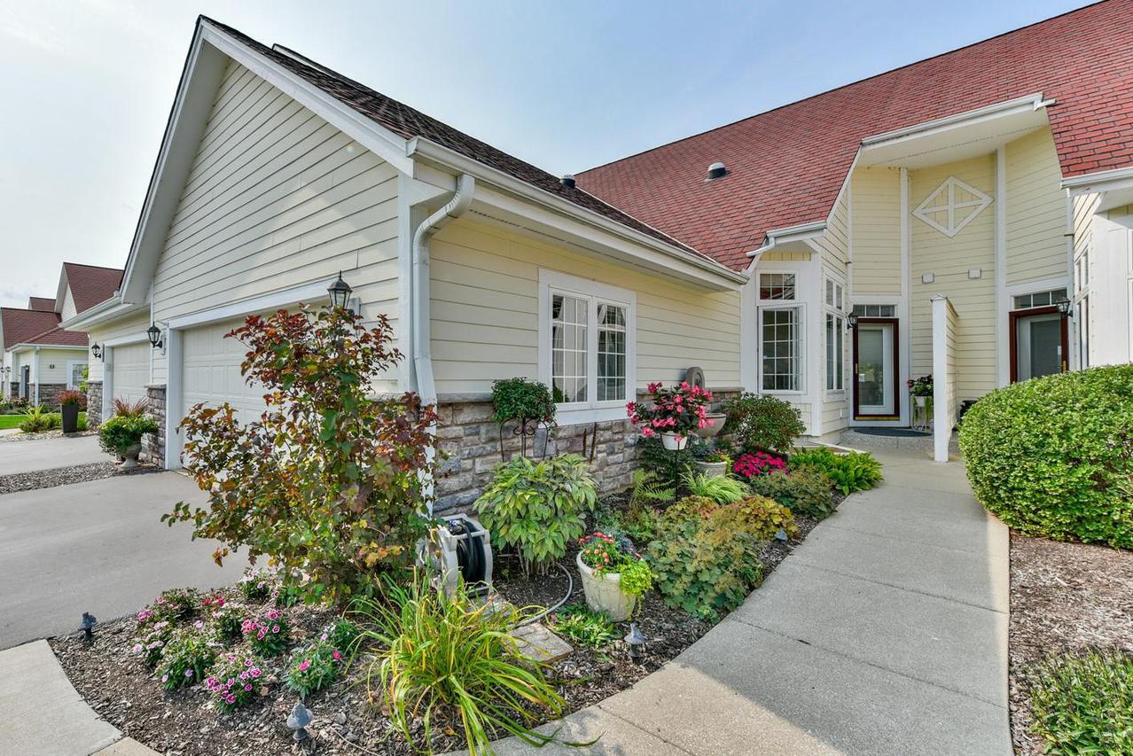 3953 S Fohr Dr. #22, New Berlin, WI 53151