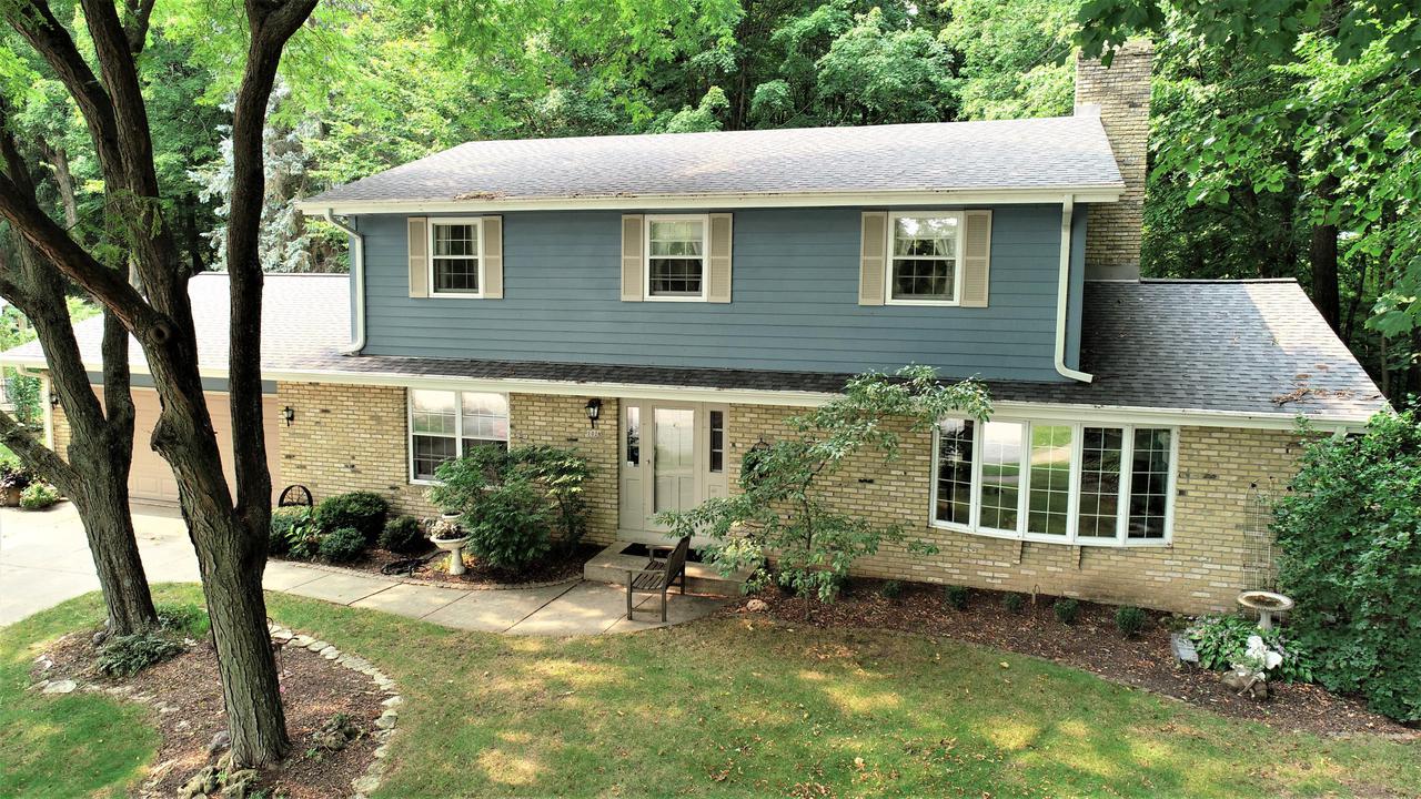 1028 Cherrywood Cir., West Bend, WI 53095