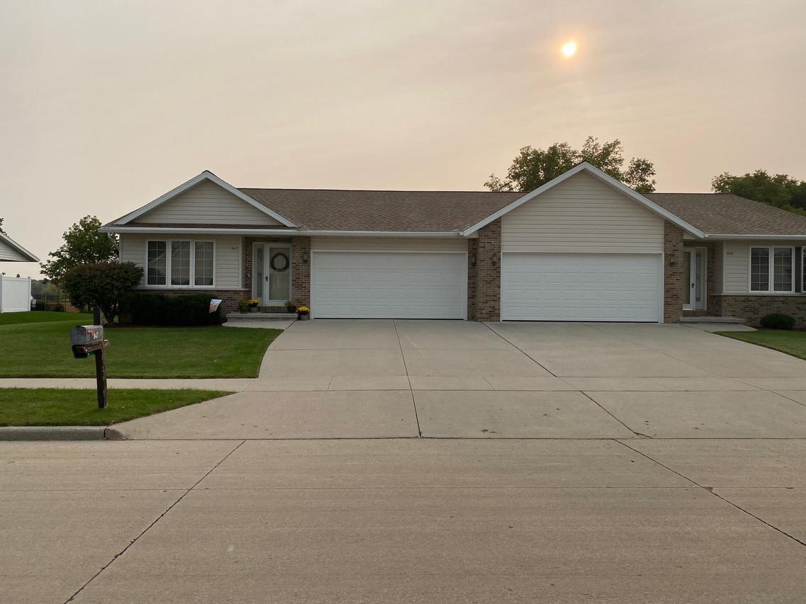 845 River Bluff Dr,, Manitowoc, WI 54220