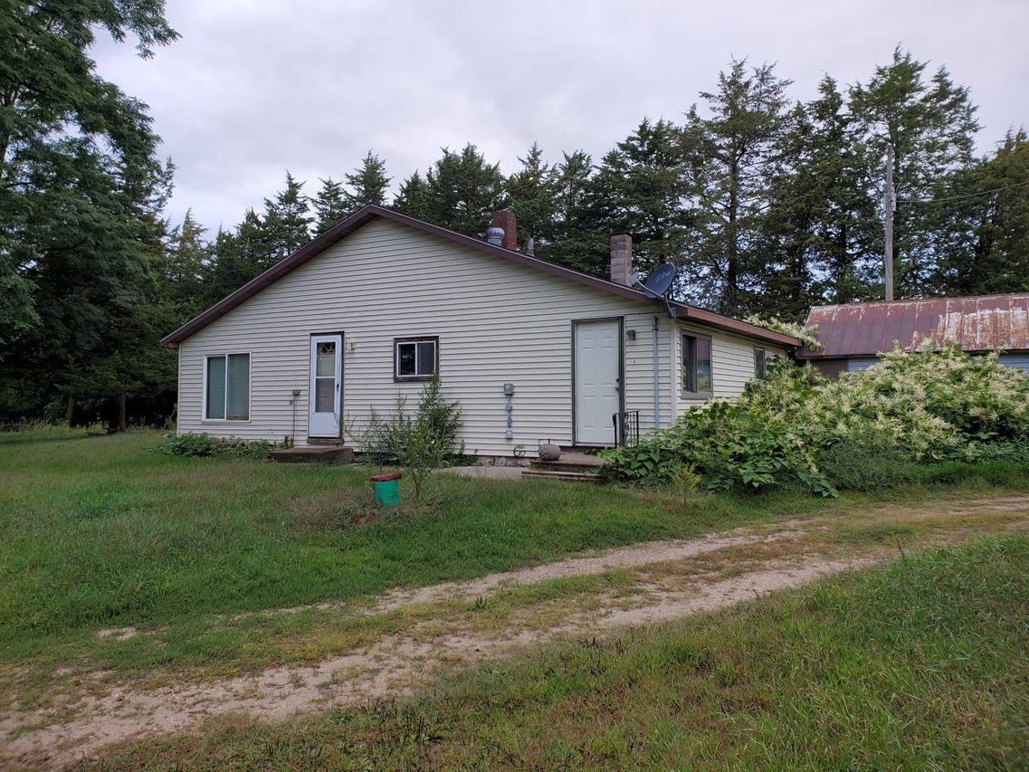 N12272 County Rd M, Caledonia, WI 54661