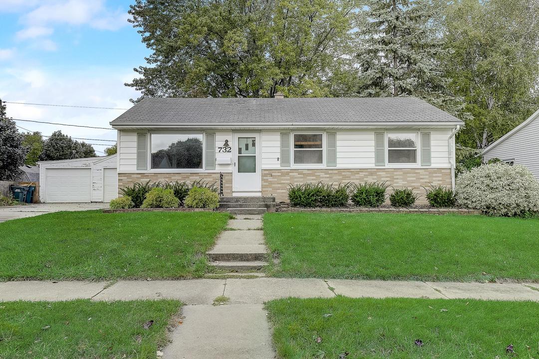 732 Riverview Dr., West Bend, WI 53095