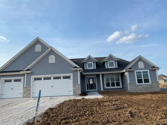 N46 W22290 Boxleaf Ln., Pewaukee, WI 53072
