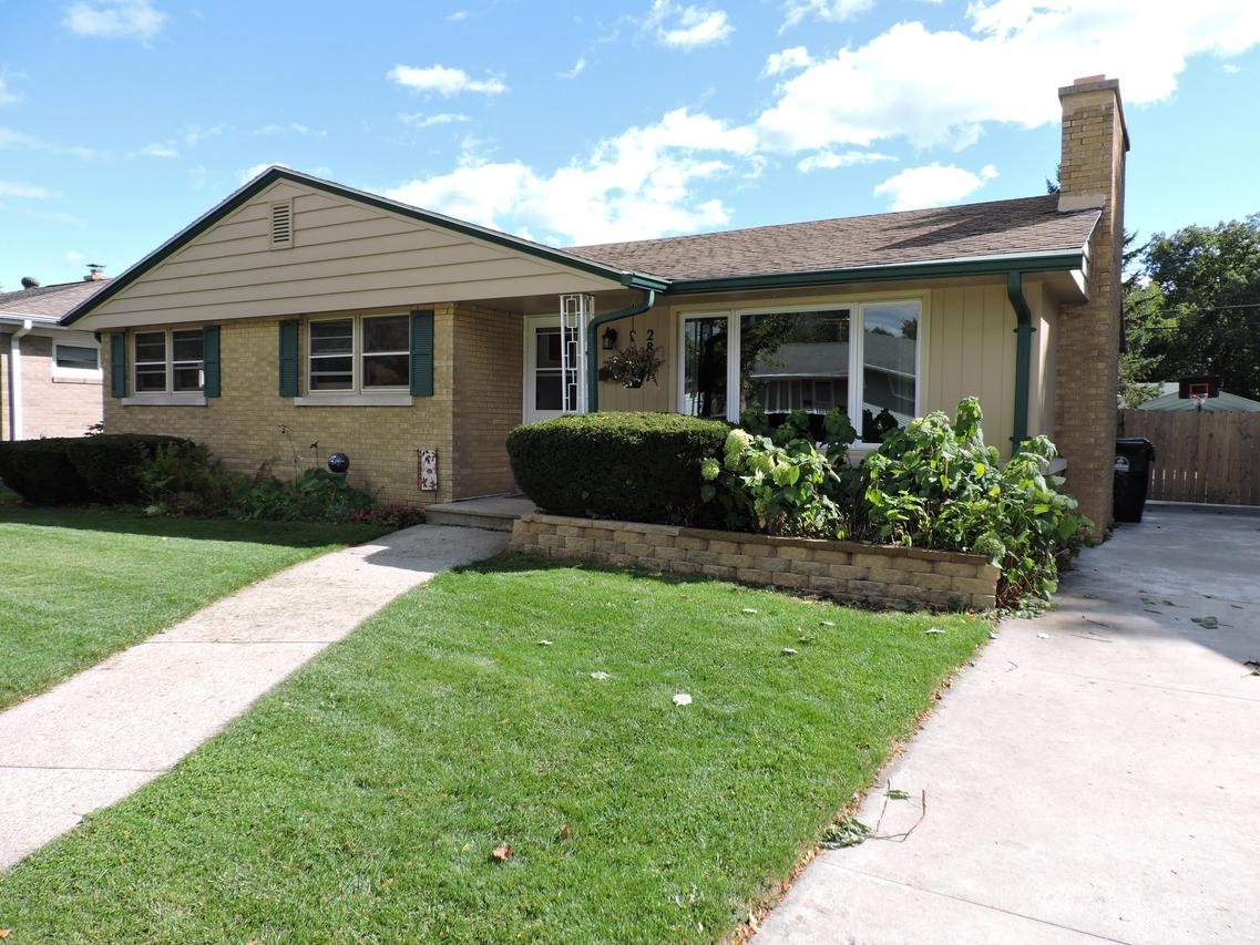 2827 Pinehurst Ave., Racine, WI 53403