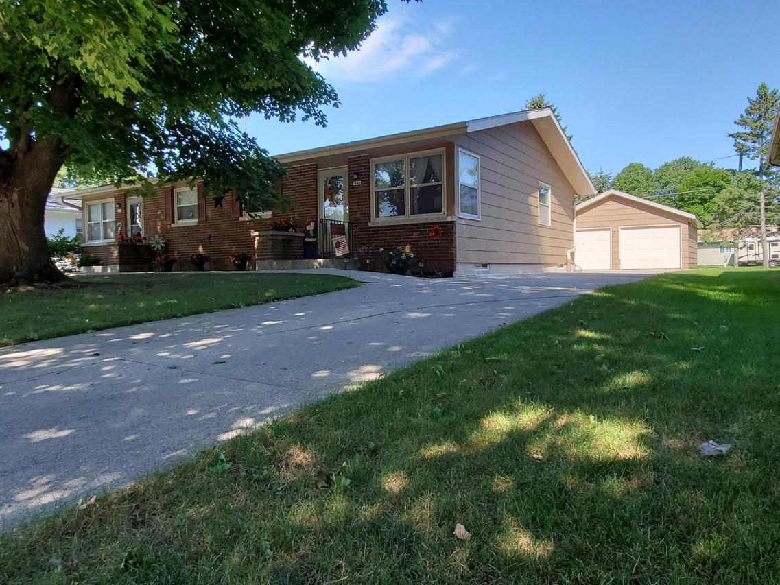 1442 &1444 Hubbard Cr, Manitowoc, WI 54220
