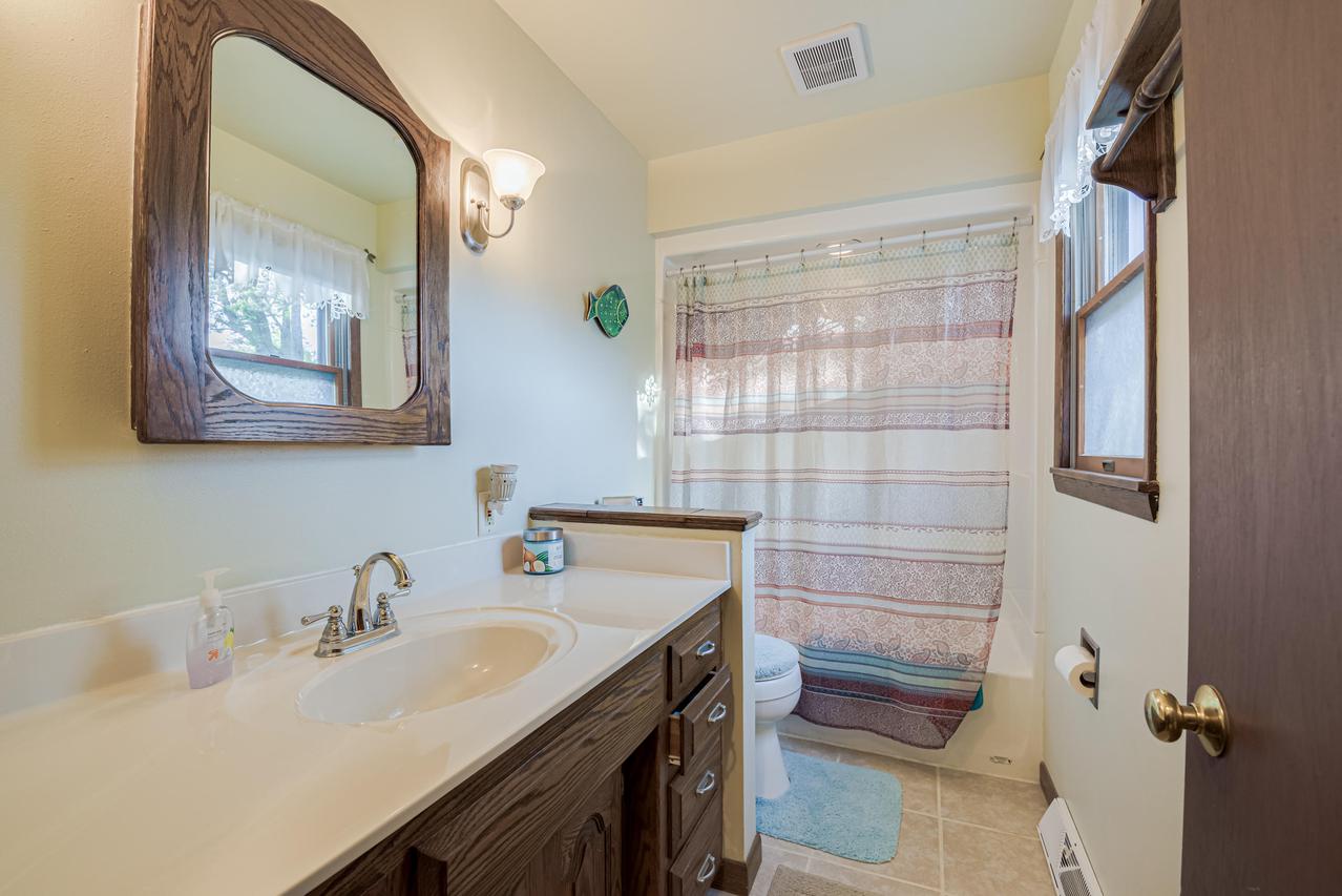 412 E Norport Dr., Port Washington, WI 53074