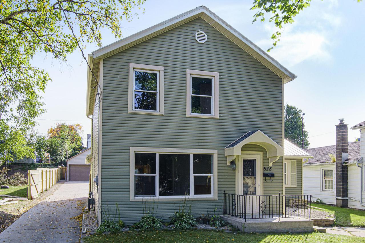 523 N.9th St., Manitowoc, WI 54220