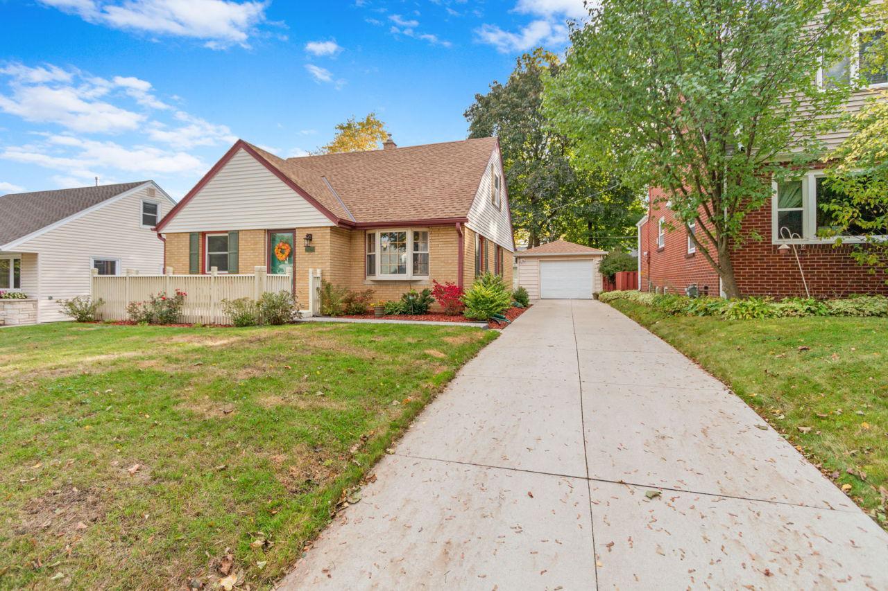 528 N 113th St., Wauwatosa, WI 53226