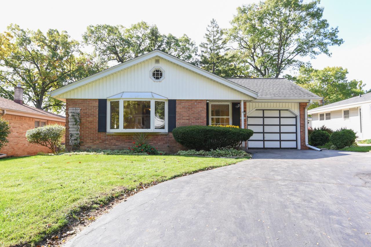 11825 W Oxford Pl., Wauwatosa, WI 53226