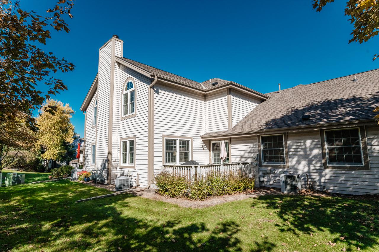 1931 N Springbrook #B, Waukesha, WI 53186