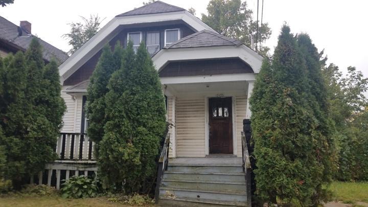 2433 W Nash St, Milwaukee, WI 53206