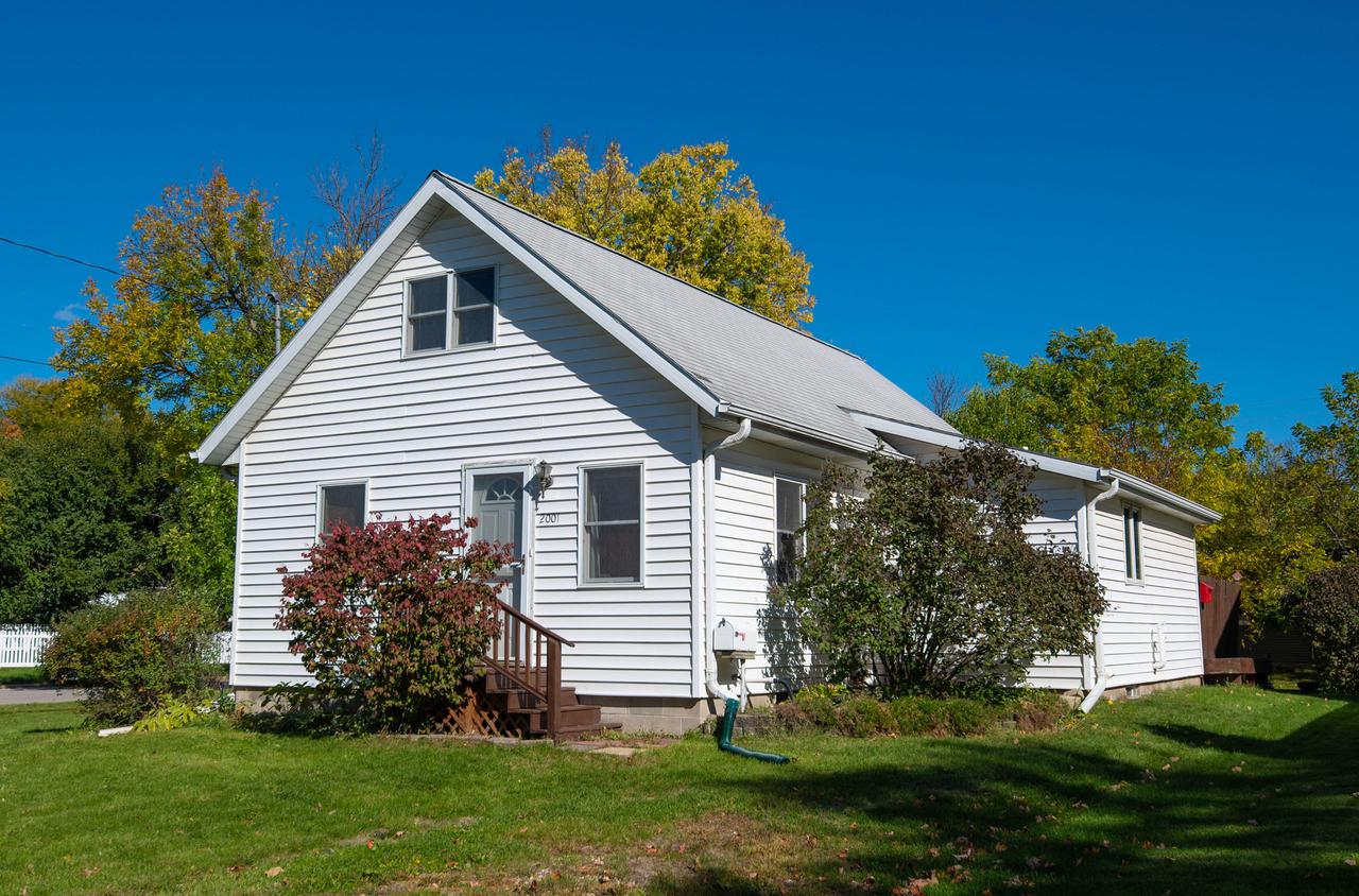 2001 Highland Ave., Waukesha, WI 53186