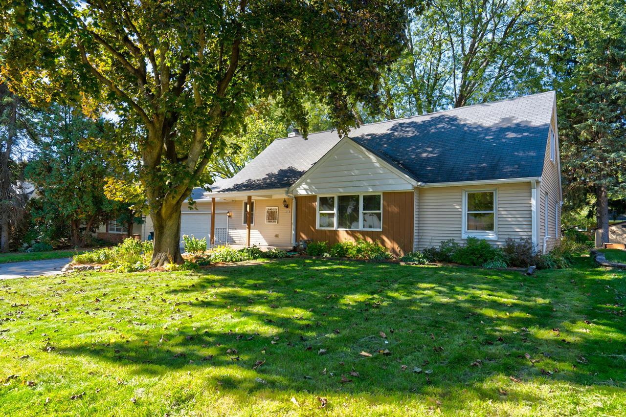2353 N 115th St., Wauwatosa, WI 53226