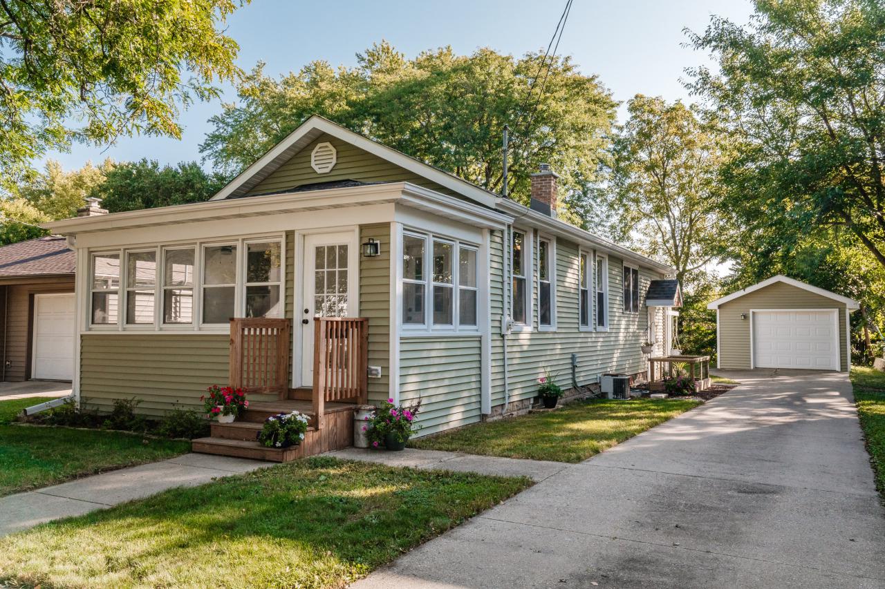 927 Perkins Ave., Waukesha, WI 53186