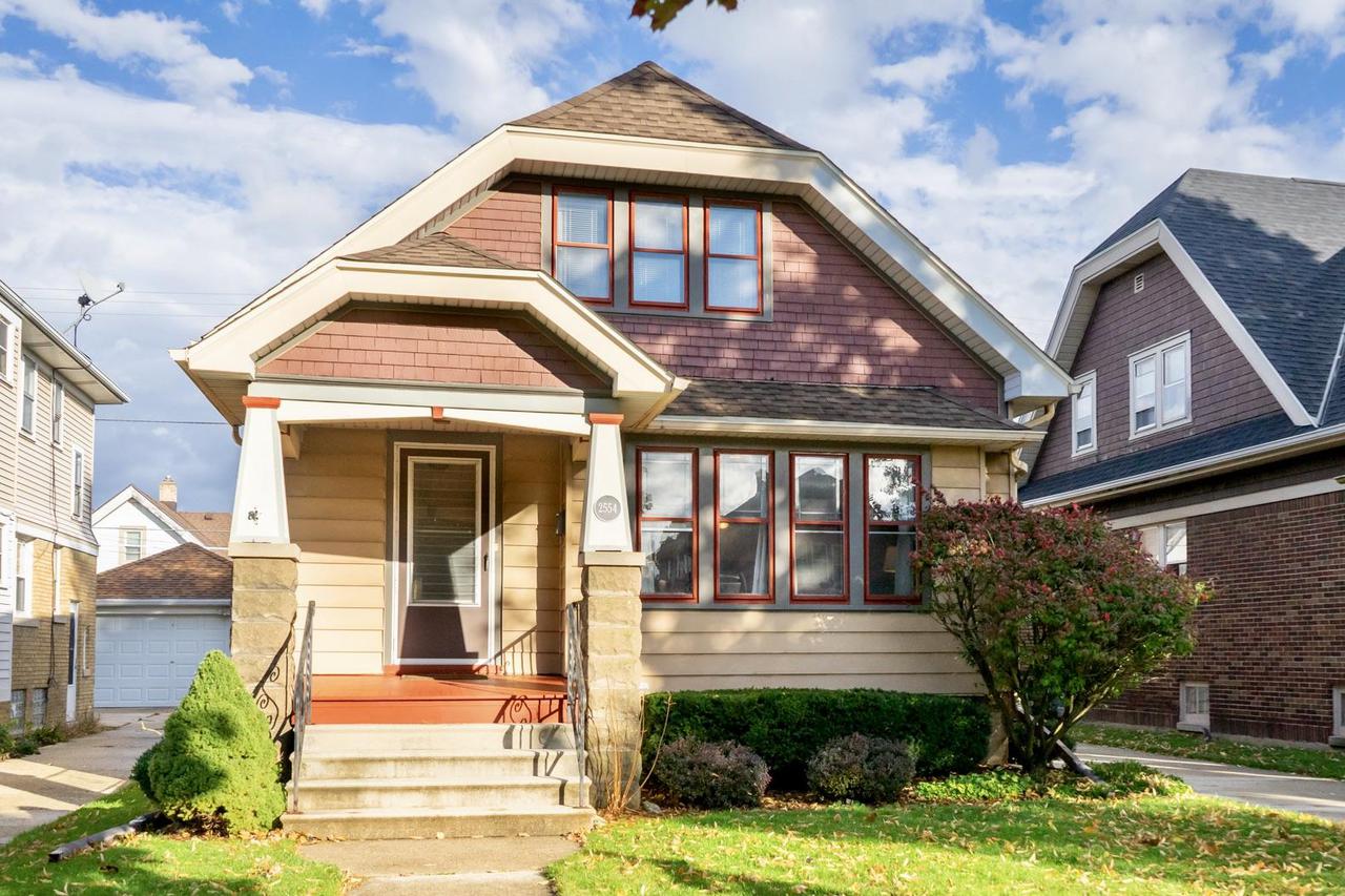 2554 N 61st St, Milwaukee, WI 53213