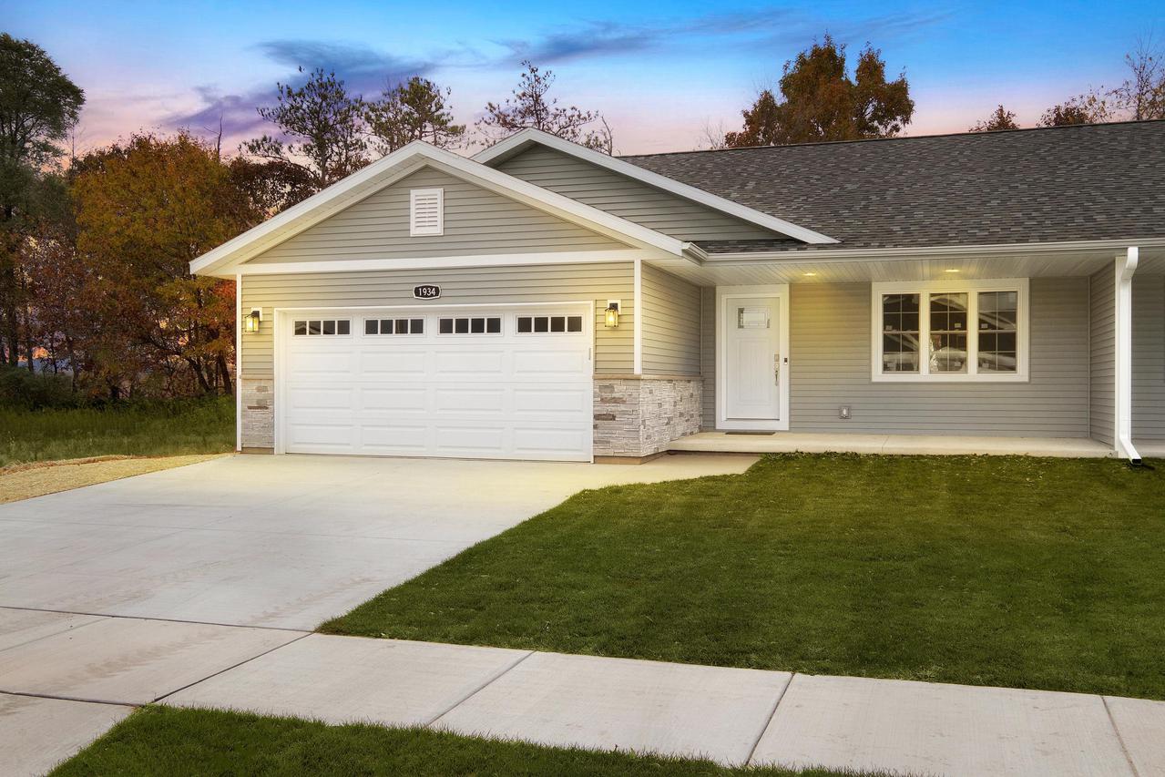 1934 London St, Holmen, WI 54636