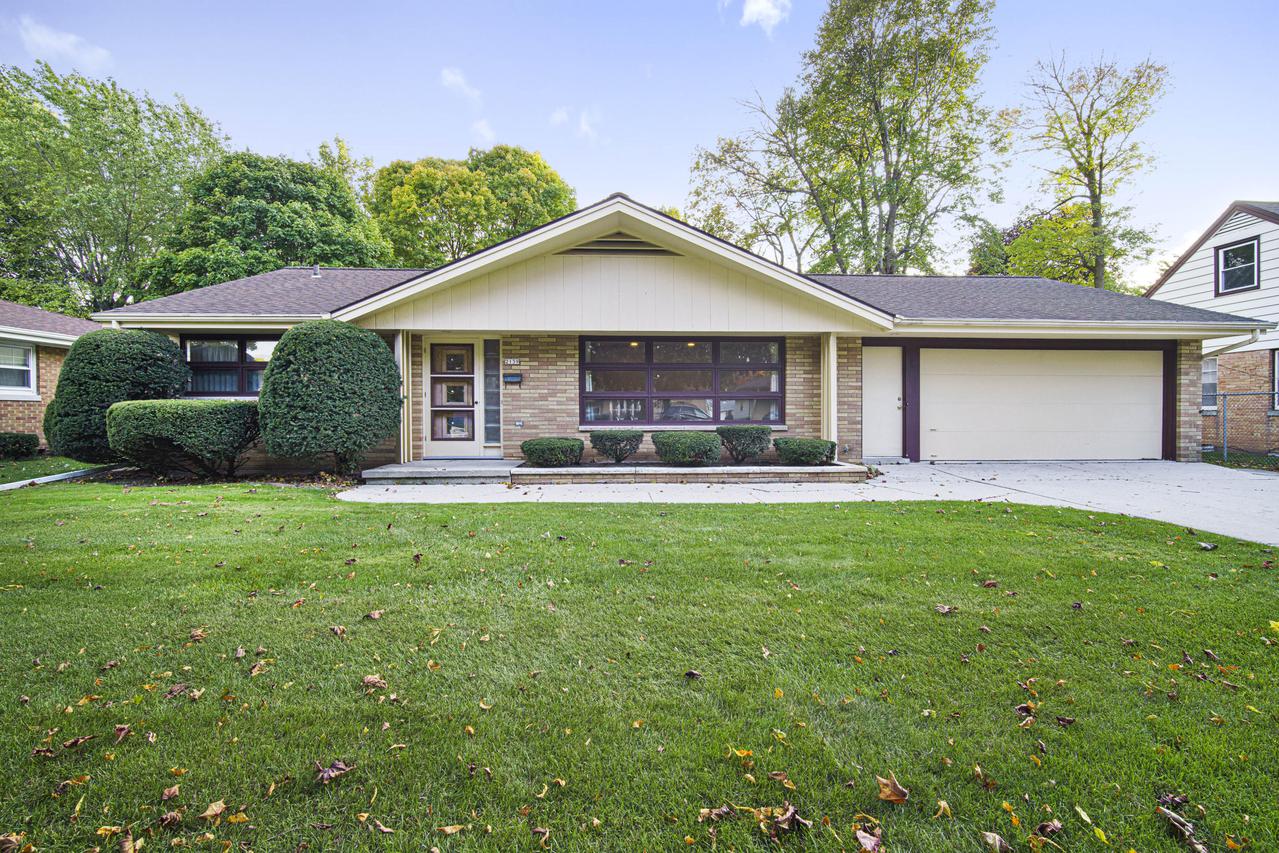 2139 Menasha Ave., Manitowoc, WI 54220