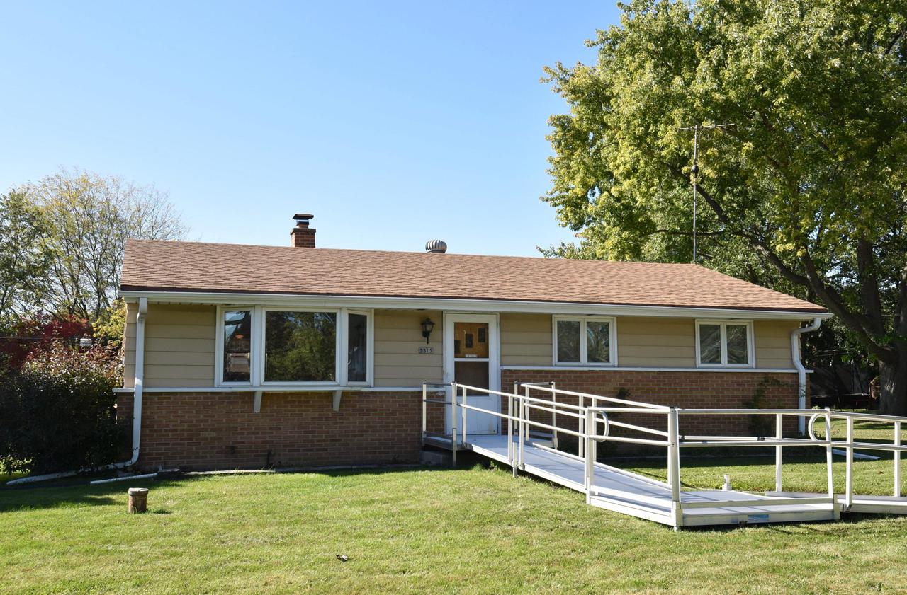 3315 S 147th St, New Berlin, WI 53151