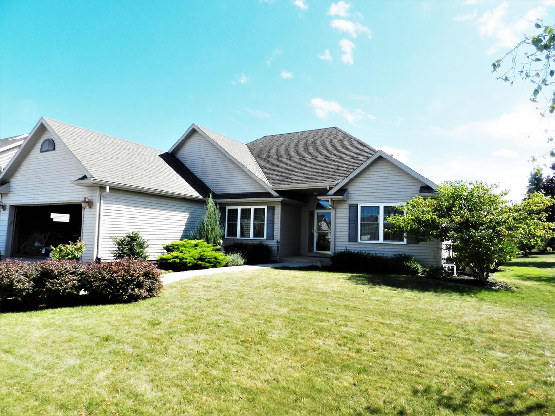 8409 Queensbury Ln, Sturtevant, WI 53177