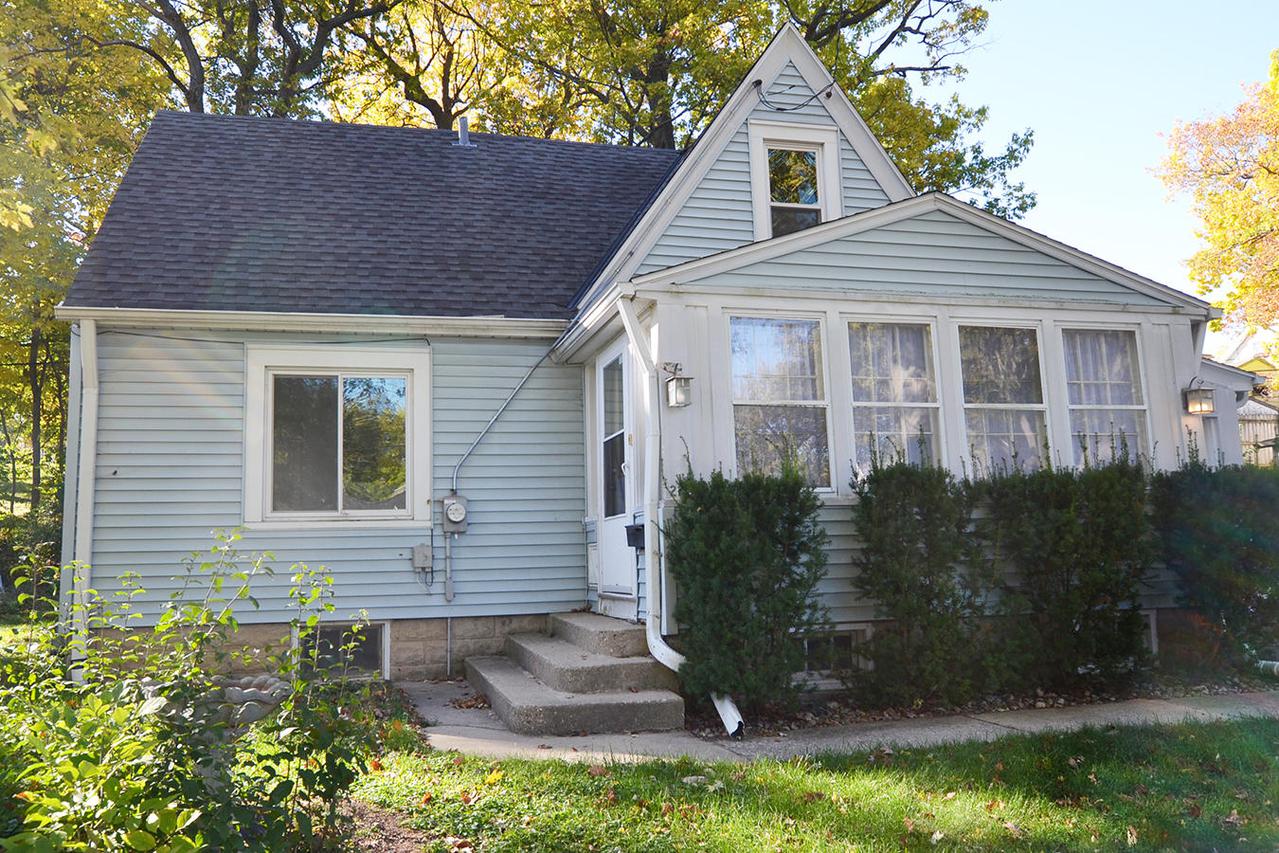 2101 Oaklawn Ave., Waukesha, WI 53188