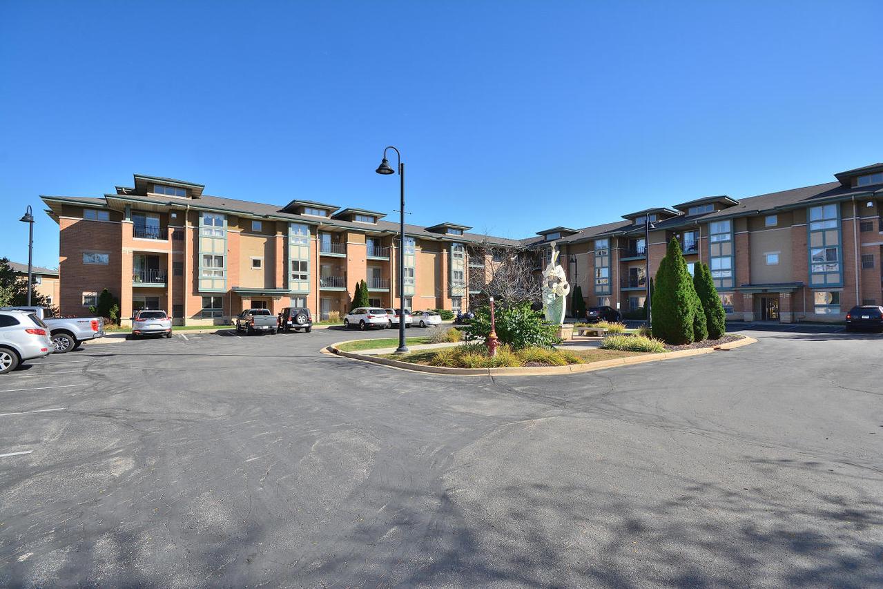 15295 W Library Ln. #208, New Berlin, WI 53151