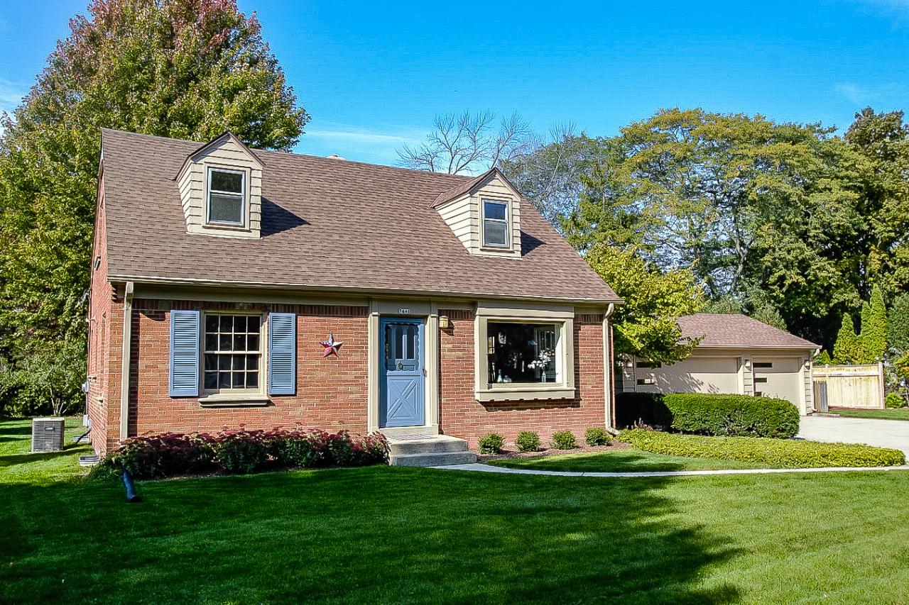 7641 N Bell Rd, Fox Point, WI 53217