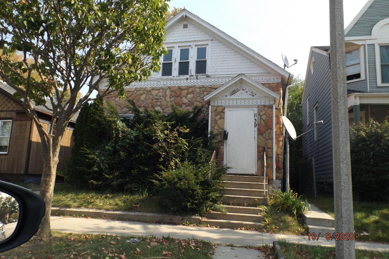 1139 Villa St, Racine, WI 53403