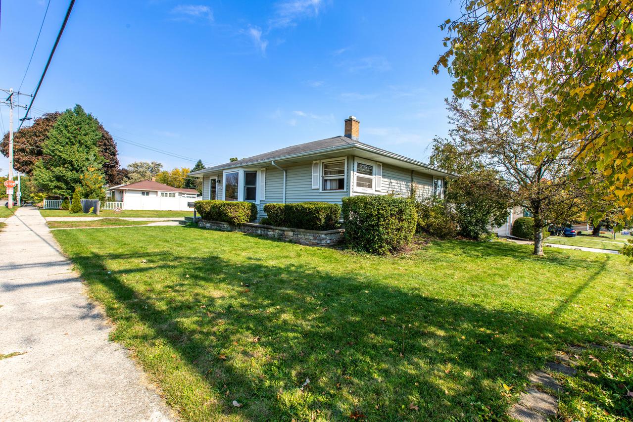 6621 51st Ave, Kenosha, WI 53142