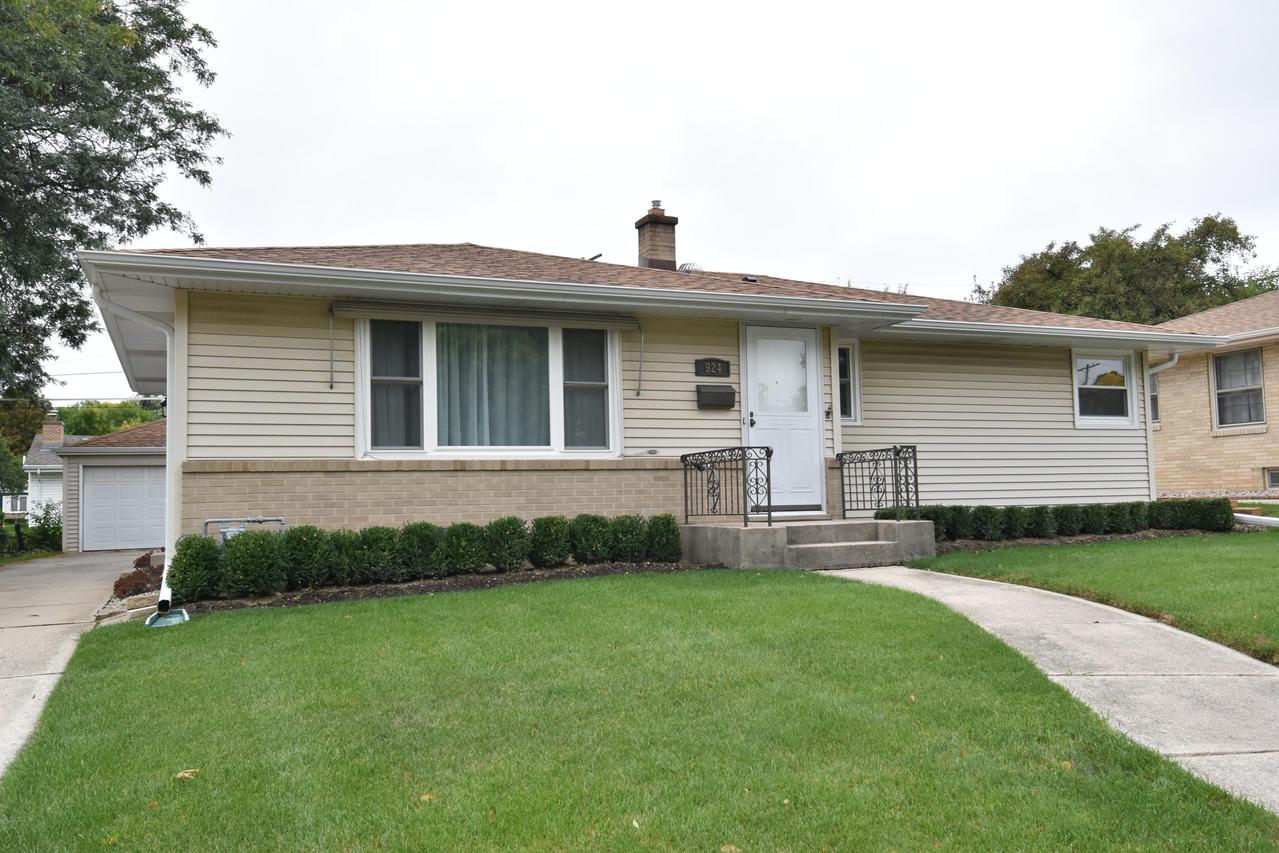 924 Echo Ln., Racine, WI 53406