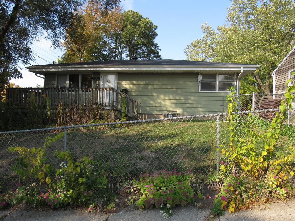 1104 Gertrude St., Waukesha, WI 53186