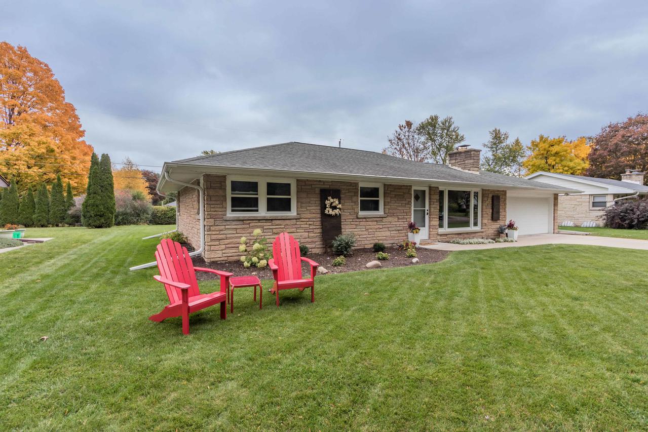 1518 N 118th St., Wauwatosa, WI 53226