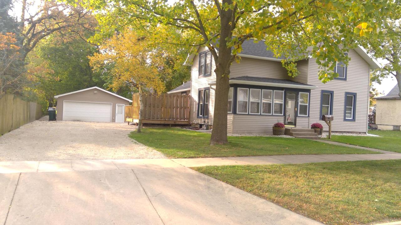 220 N Washington St, Elkhorn, WI 53121