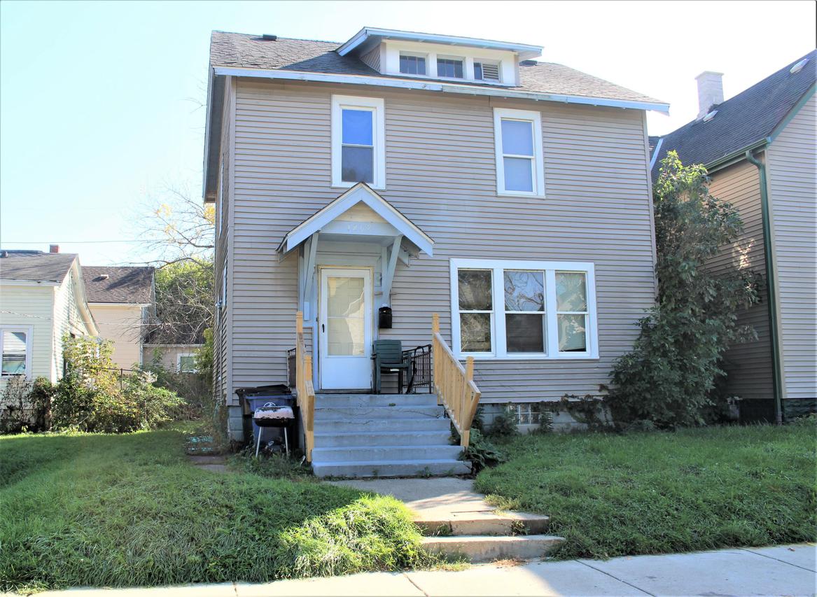 1207 Center St, Racine, WI 53403