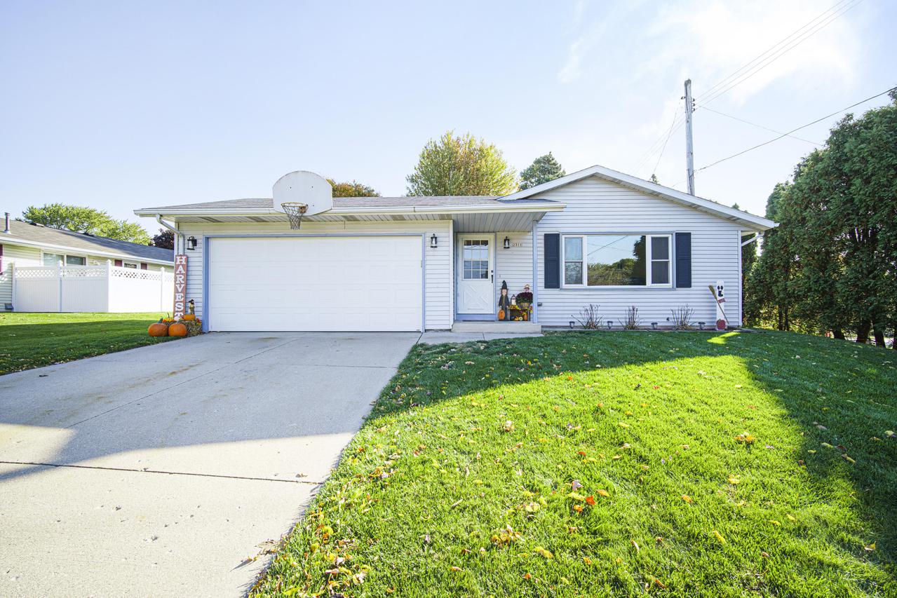2311 S 9th St., Manitowoc, WI 54220