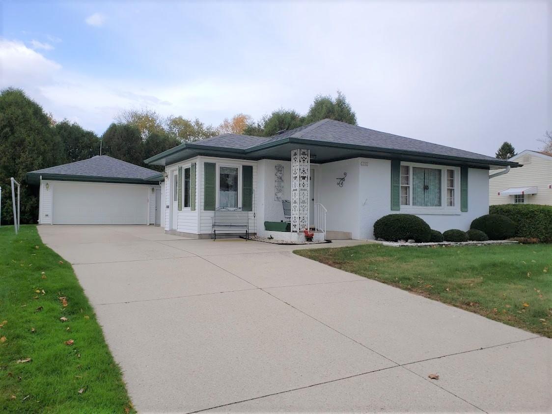 2302 S 11th St., Manitowoc, WI 54220