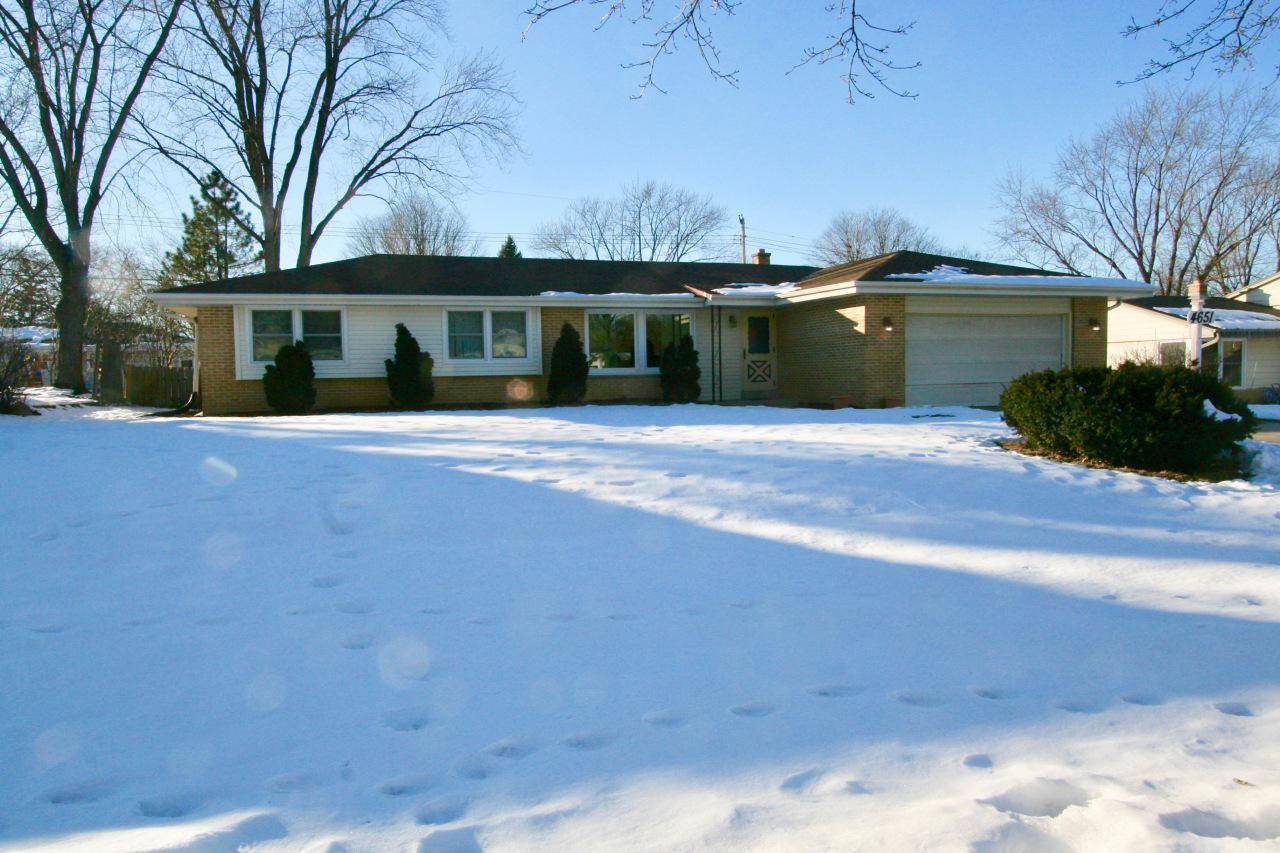 4651 N 109th St, Wauwatosa, WI 53225