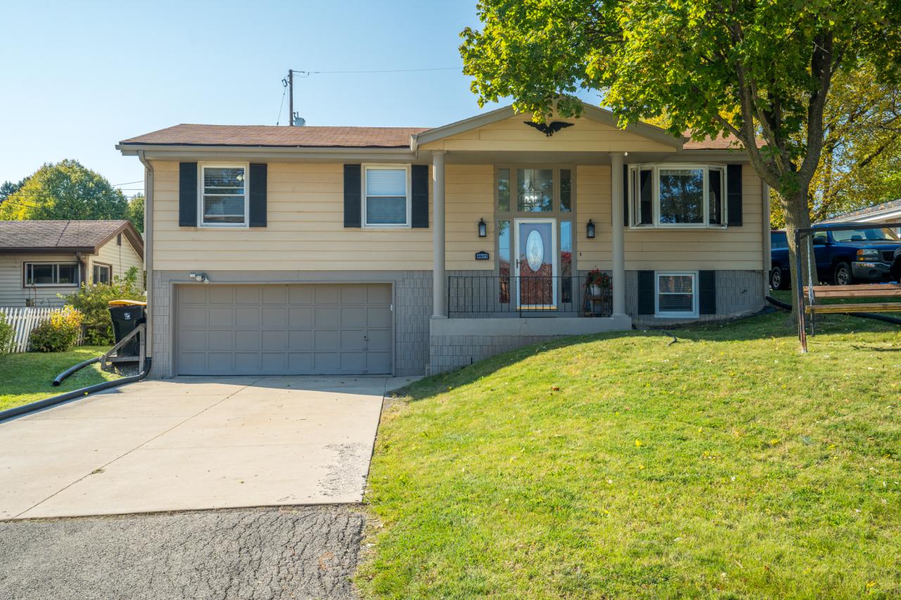 4621 N 117th St., Wauwatosa, WI 53225