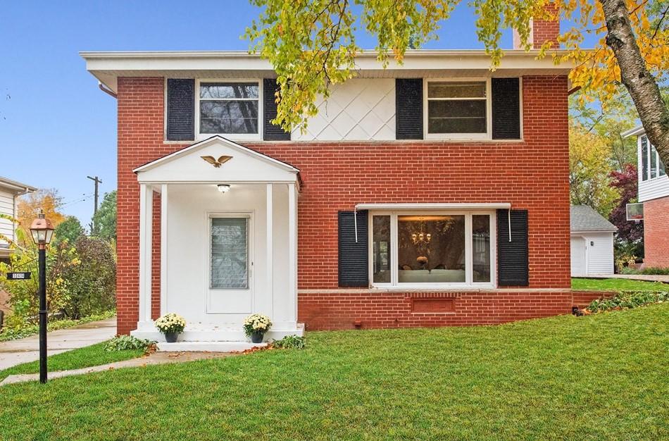10414 W Hillside Ave., Wauwatosa, WI 53222