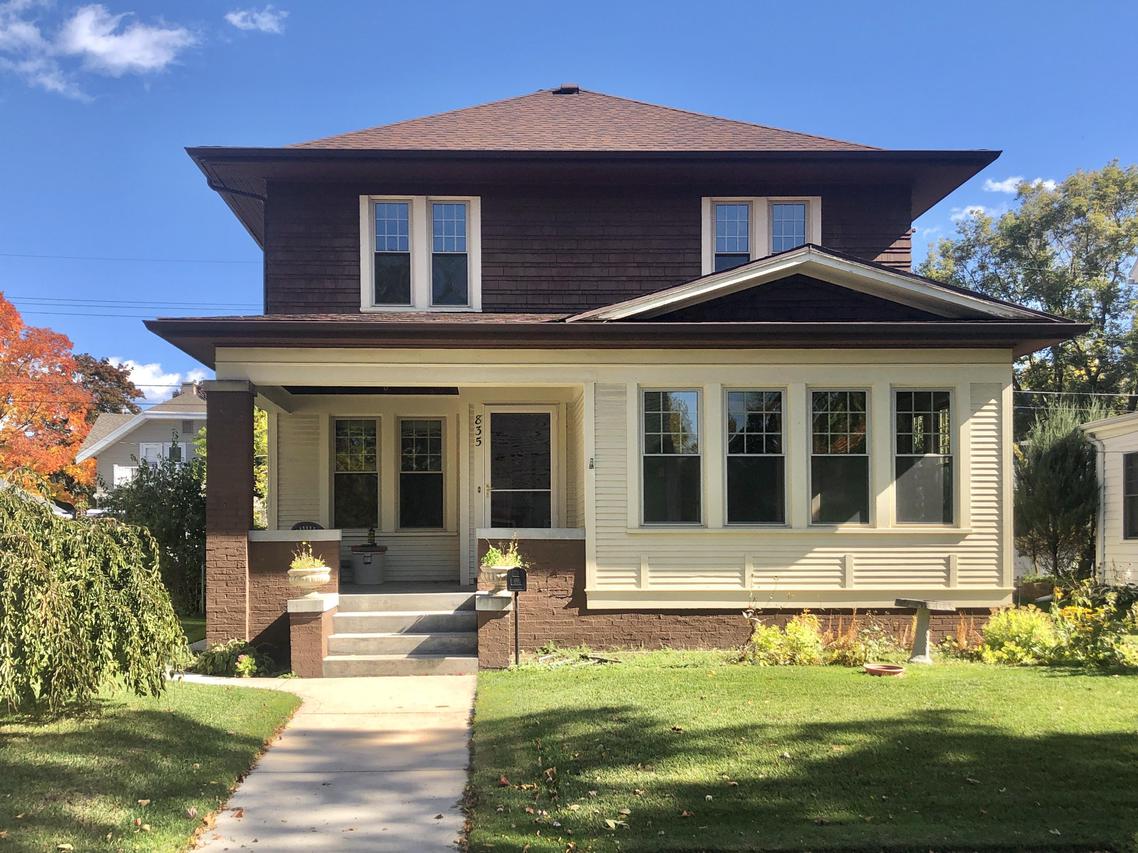 835 N 15th St., Manitowoc, WI 54220