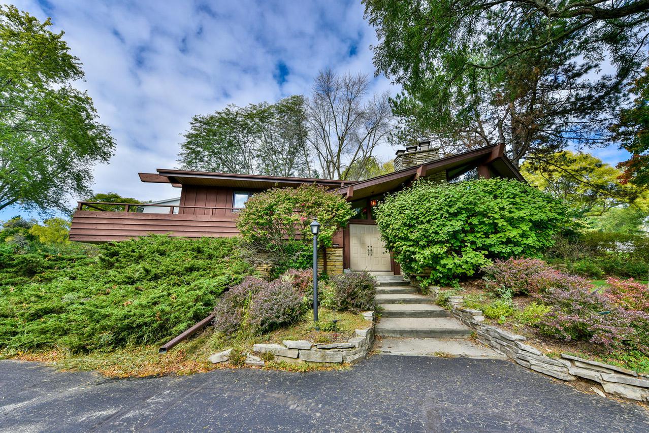 1425 Rolling Meadow, Brookfield, WI 53045