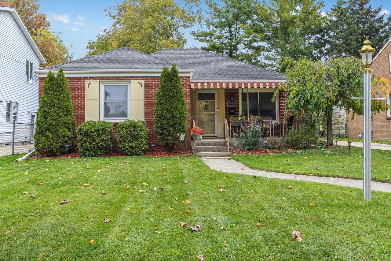 2829 Hayes Ave., Racine, WI 53405