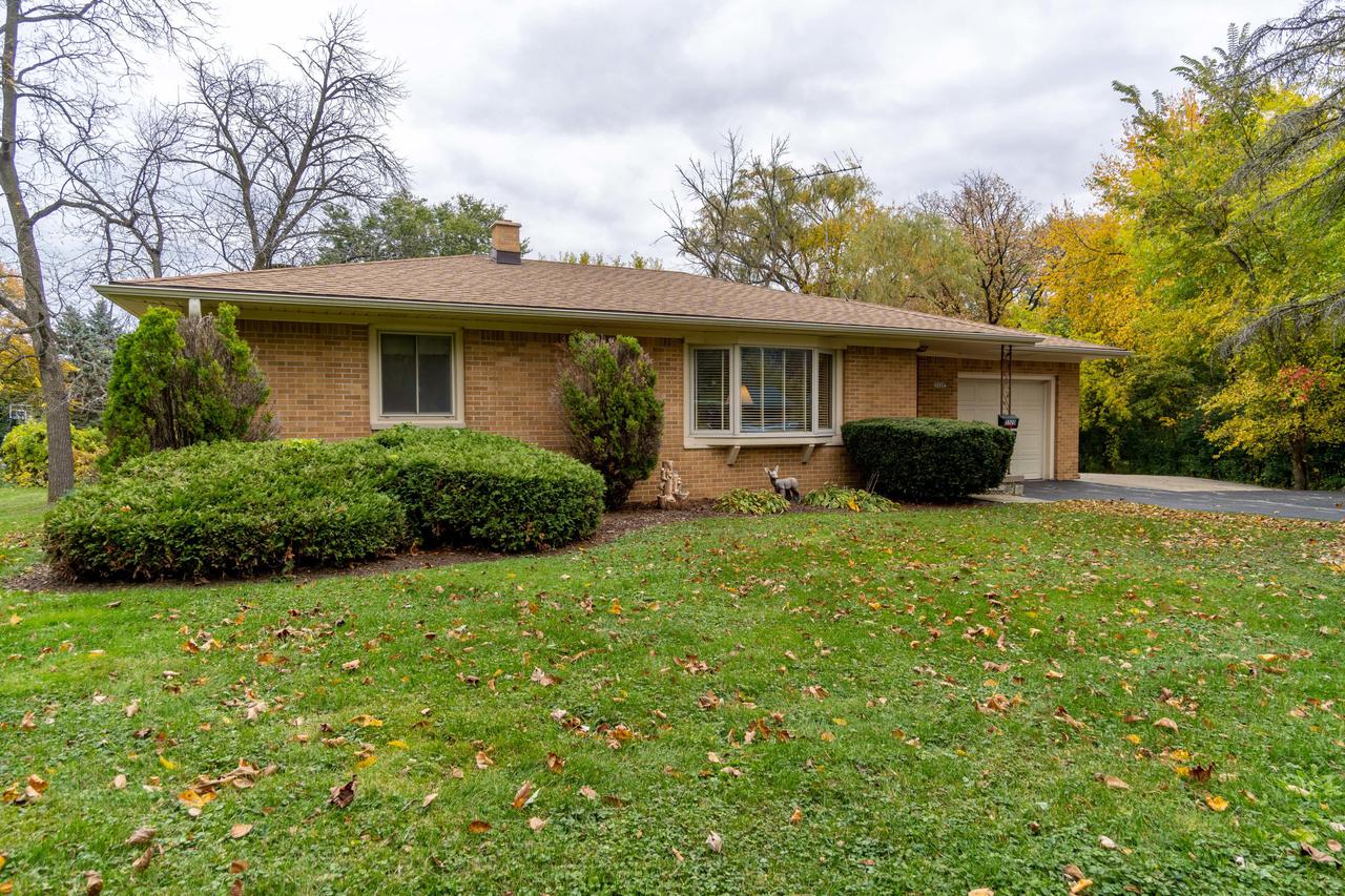 5520 S Greentree Dr, New Berlin, WI 53151